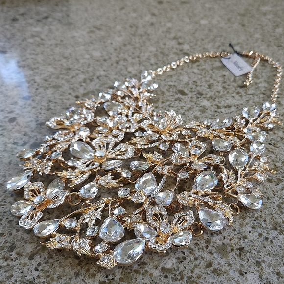 NWT RHINESTONE FLORAL BIB NECKLACE - Picture 16 of 17